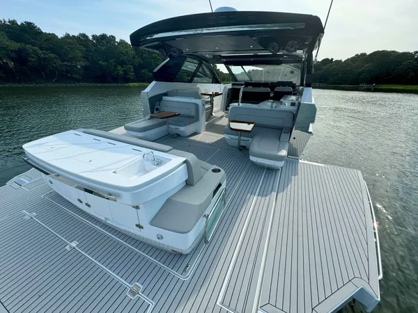 2025 Cruisers Yachts 50 GLS OB detail image 65