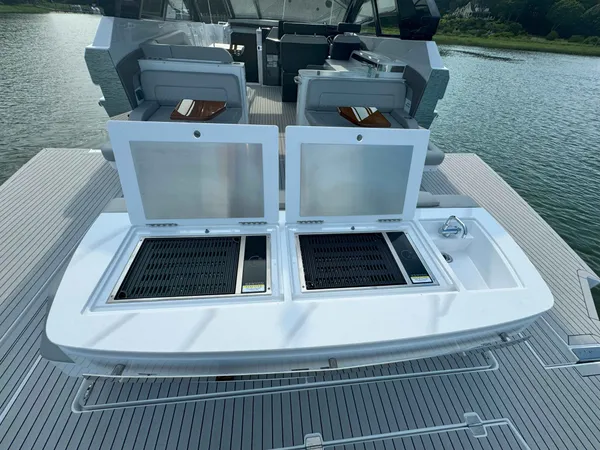 2025 Cruisers Yachts 50 GLS OB detail image 67