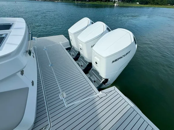 2025 Cruisers Yachts 50 GLS OB detail image 68