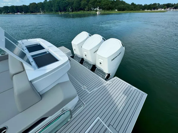 2025 Cruisers Yachts 50 GLS OB detail image 69
