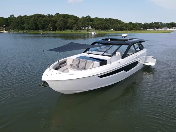 2025 Cruisers Yachts 50 GLS OB detail image 74