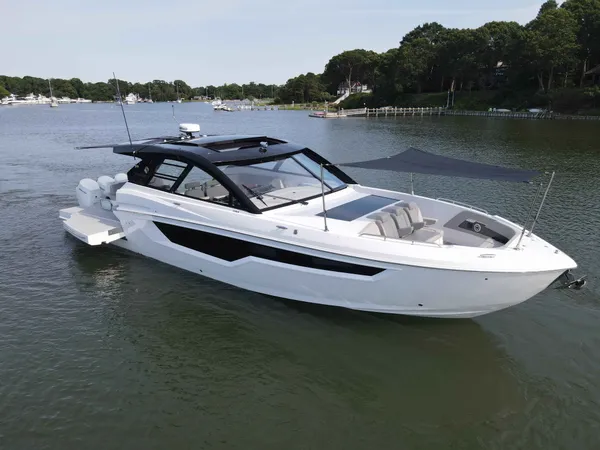 2025 Cruisers Yachts 50 GLS OB detail image 76