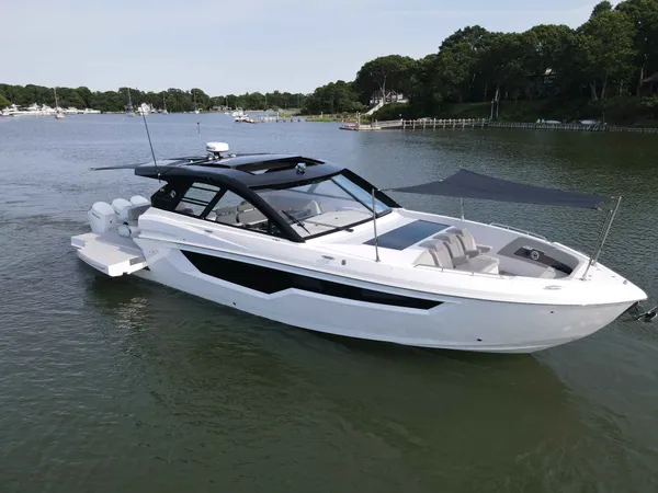 2025 Cruisers Yachts 50 GLS OB detail image 77