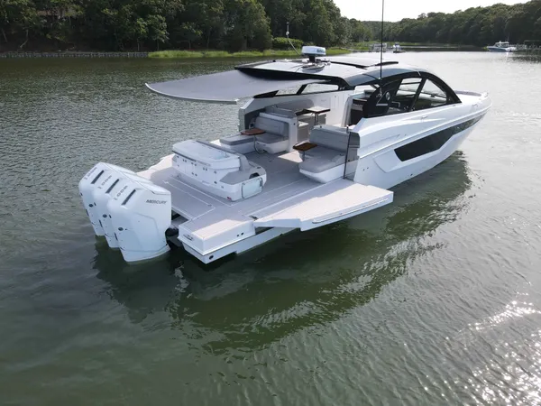 2025 Cruisers Yachts 50 GLS OB detail image 80