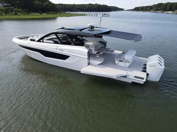 2025 Cruisers Yachts 50 GLS OB detail image 83