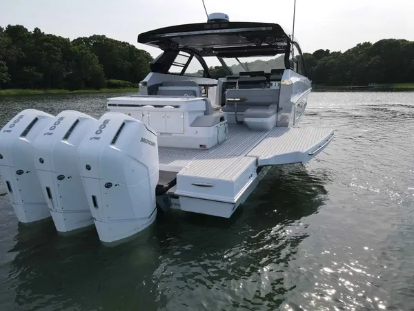 2025 Cruisers Yachts 50 GLS OB detail image 87