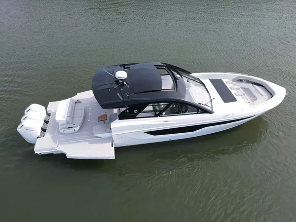 2025 Cruisers Yachts 50 GLS OB detail image 88