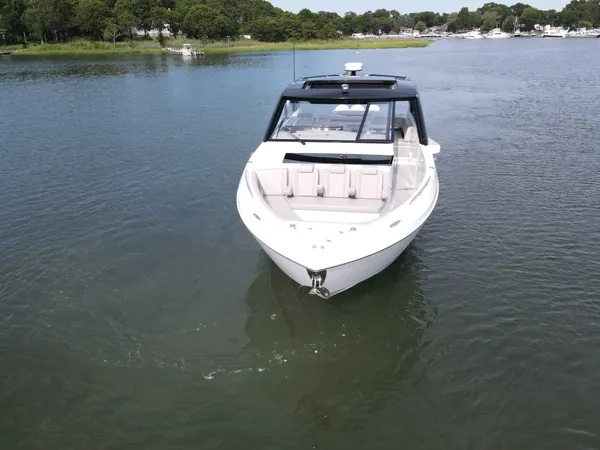 2025 Cruisers Yachts 50 GLS OB detail image 91