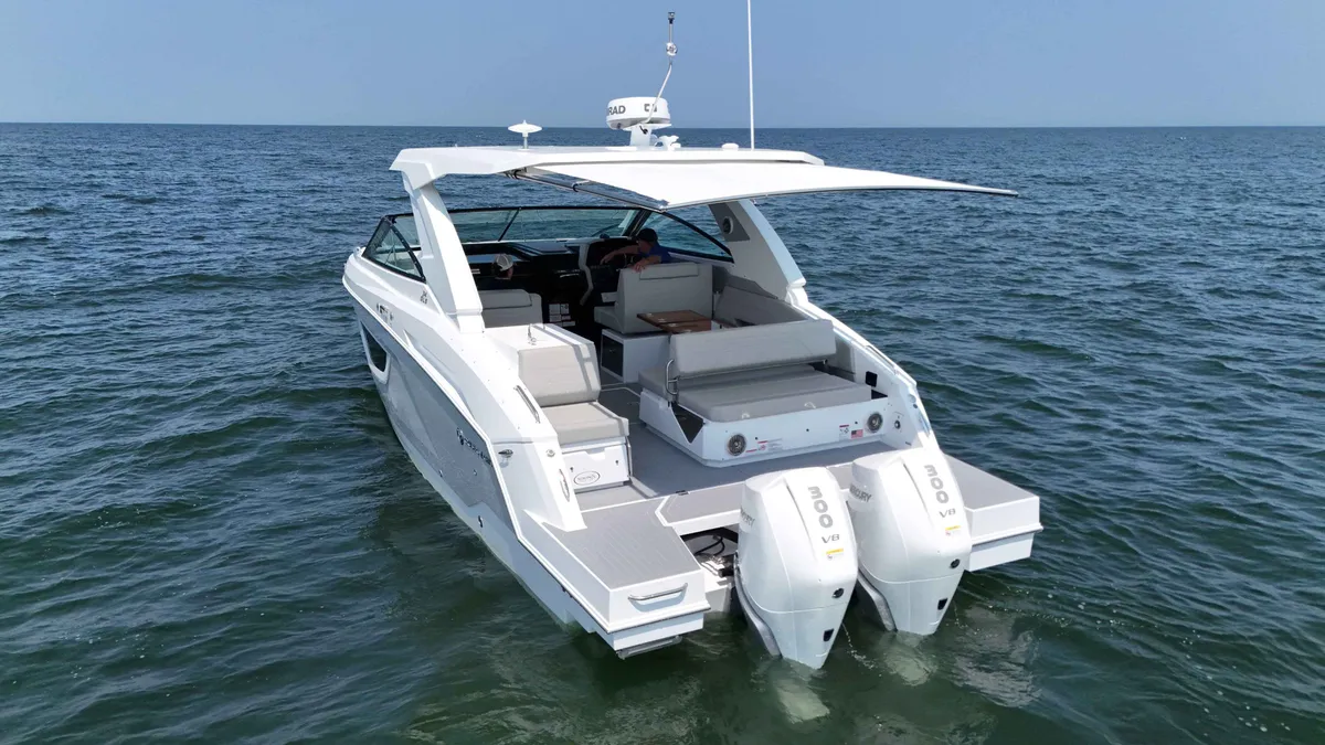 2025 Cruisers Yachts 34 GLS OB