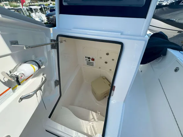 2025 Pursuit S 248 detail image 23