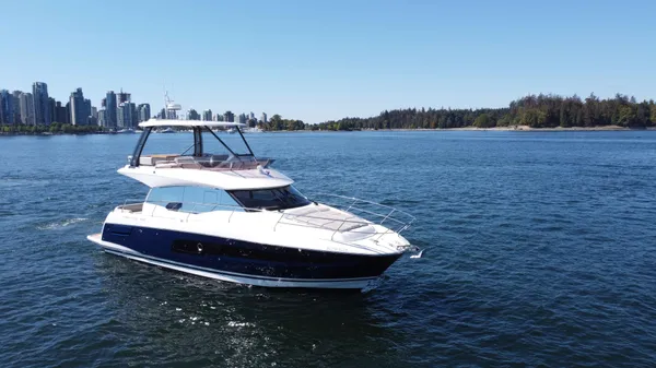 2022 Prestige F-Line: 460 Fly