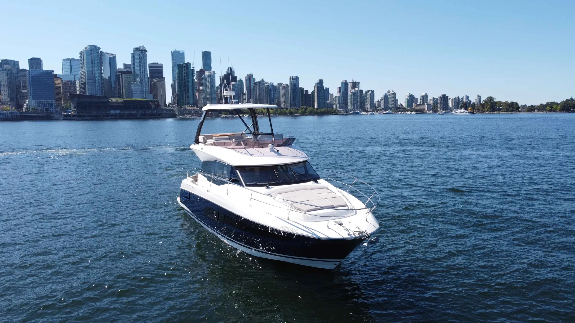 Pre-Owned 2022 Prestige 460 Fly for Sale | Vancouver, BC | M&P Yacht Centre | 66c3f5f4e5cbc1e689029bbd