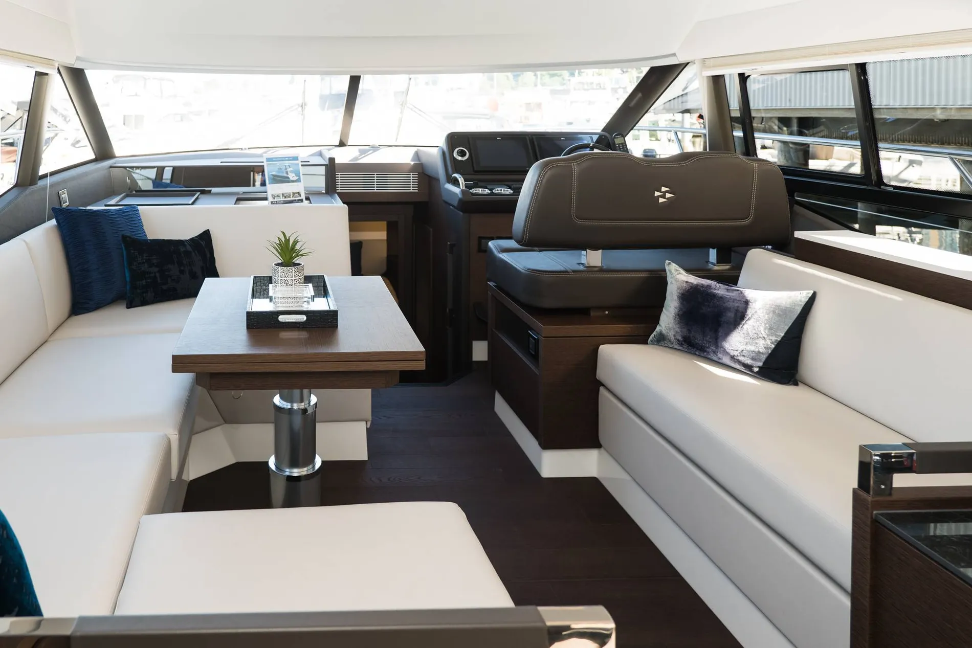 Pre-Owned 2022 Prestige 460 Fly for Sale | Vancouver, BC | M&P Yacht Centre | 66c3f5f4e5cbc1e689029bbd