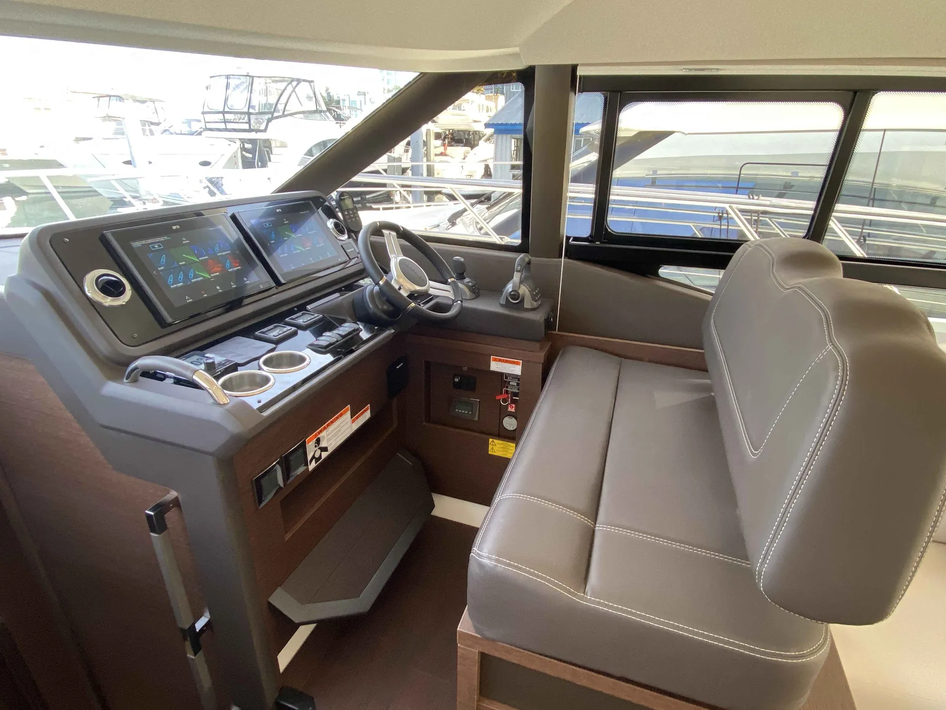 Pre-Owned 2022 Prestige 460 Fly for Sale | Vancouver, BC | M&P Yacht Centre | 66c3f5f4e5cbc1e689029bbd