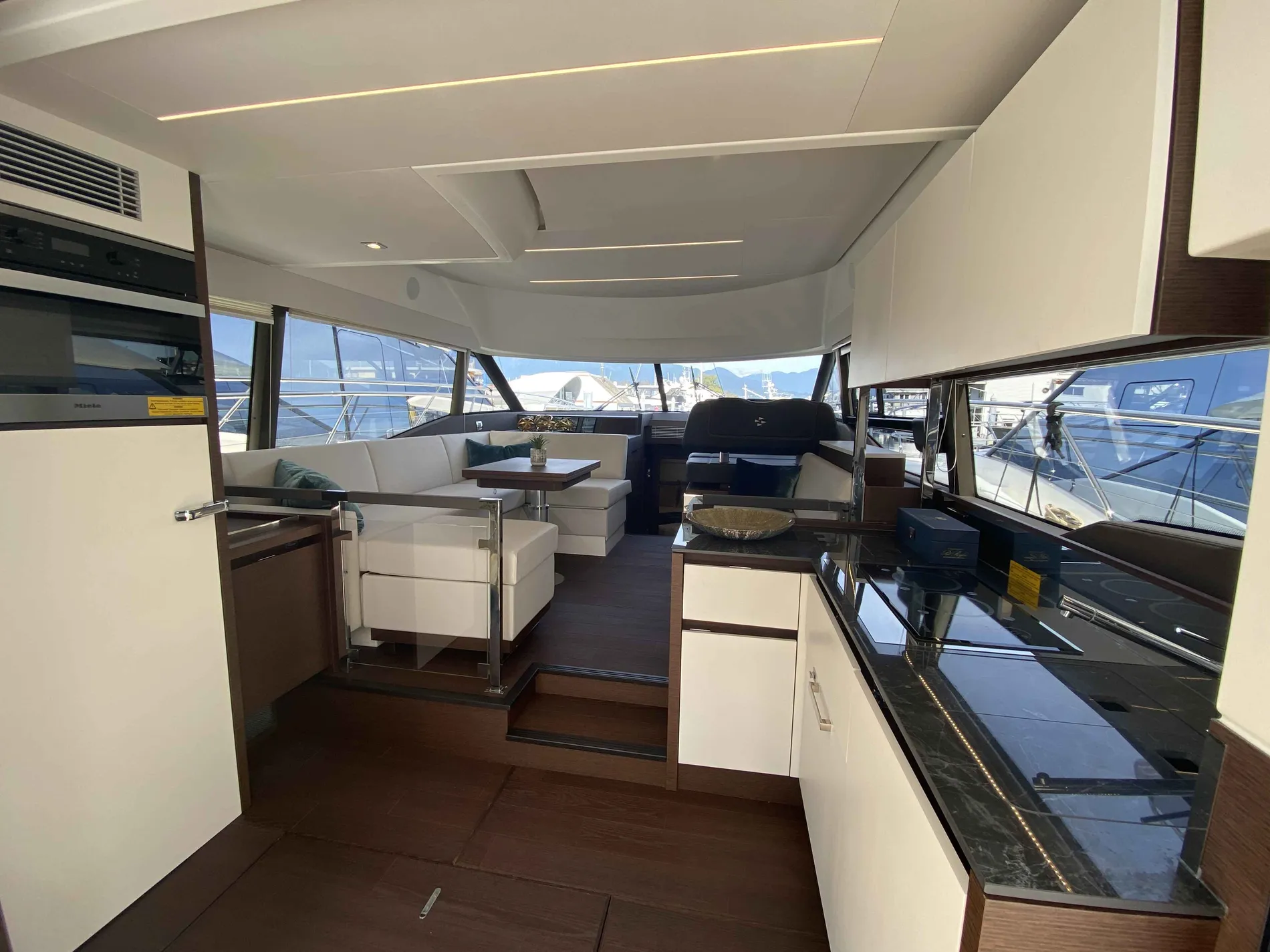 Pre-Owned 2022 Prestige 460 Fly for Sale | Vancouver, BC | M&P Yacht Centre | 66c3f5f4e5cbc1e689029bbd