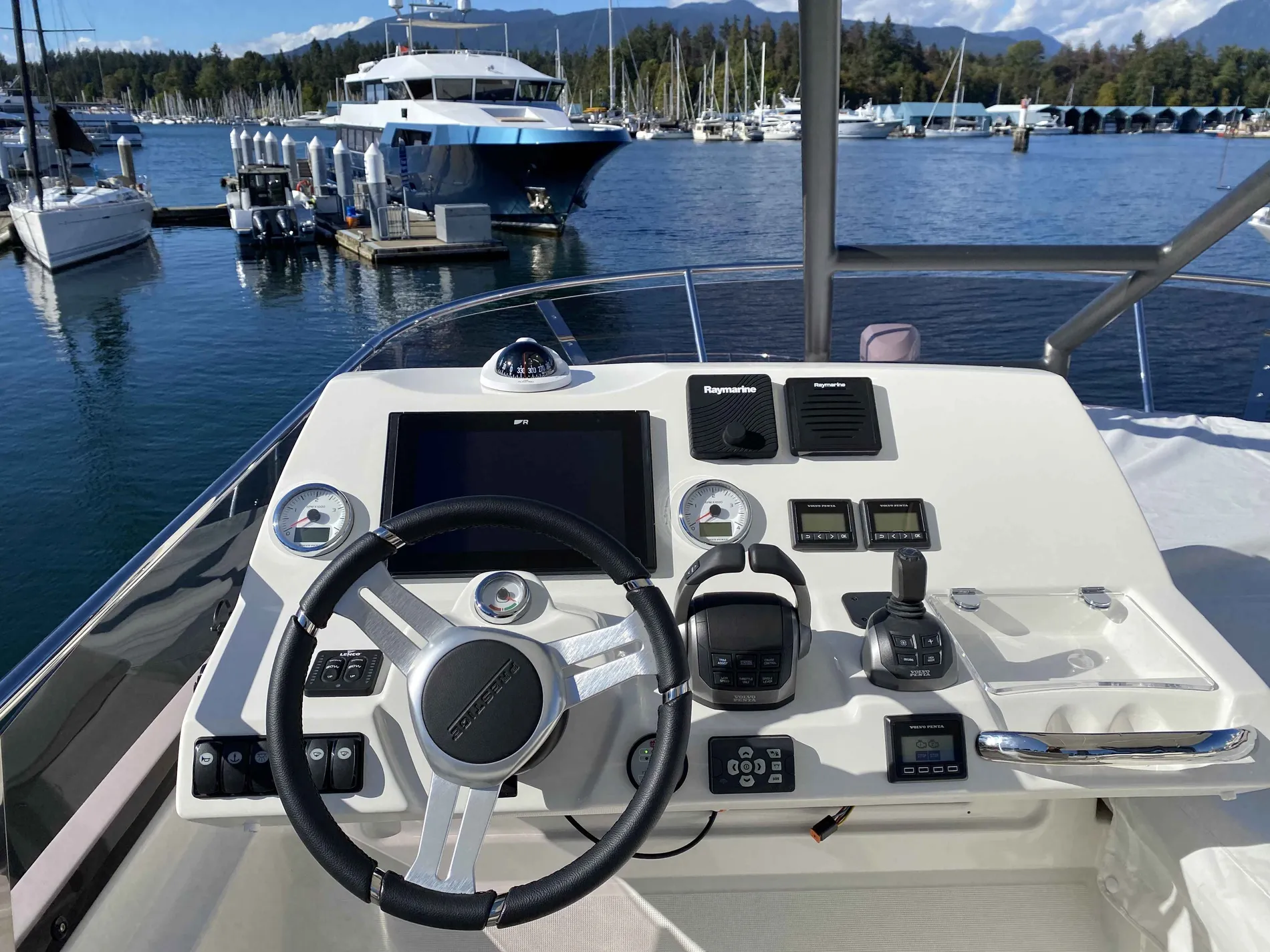 Pre-Owned 2022 Prestige 460 Fly for Sale | Vancouver, BC | M&P Yacht Centre | 66c3f5f4e5cbc1e689029bbd