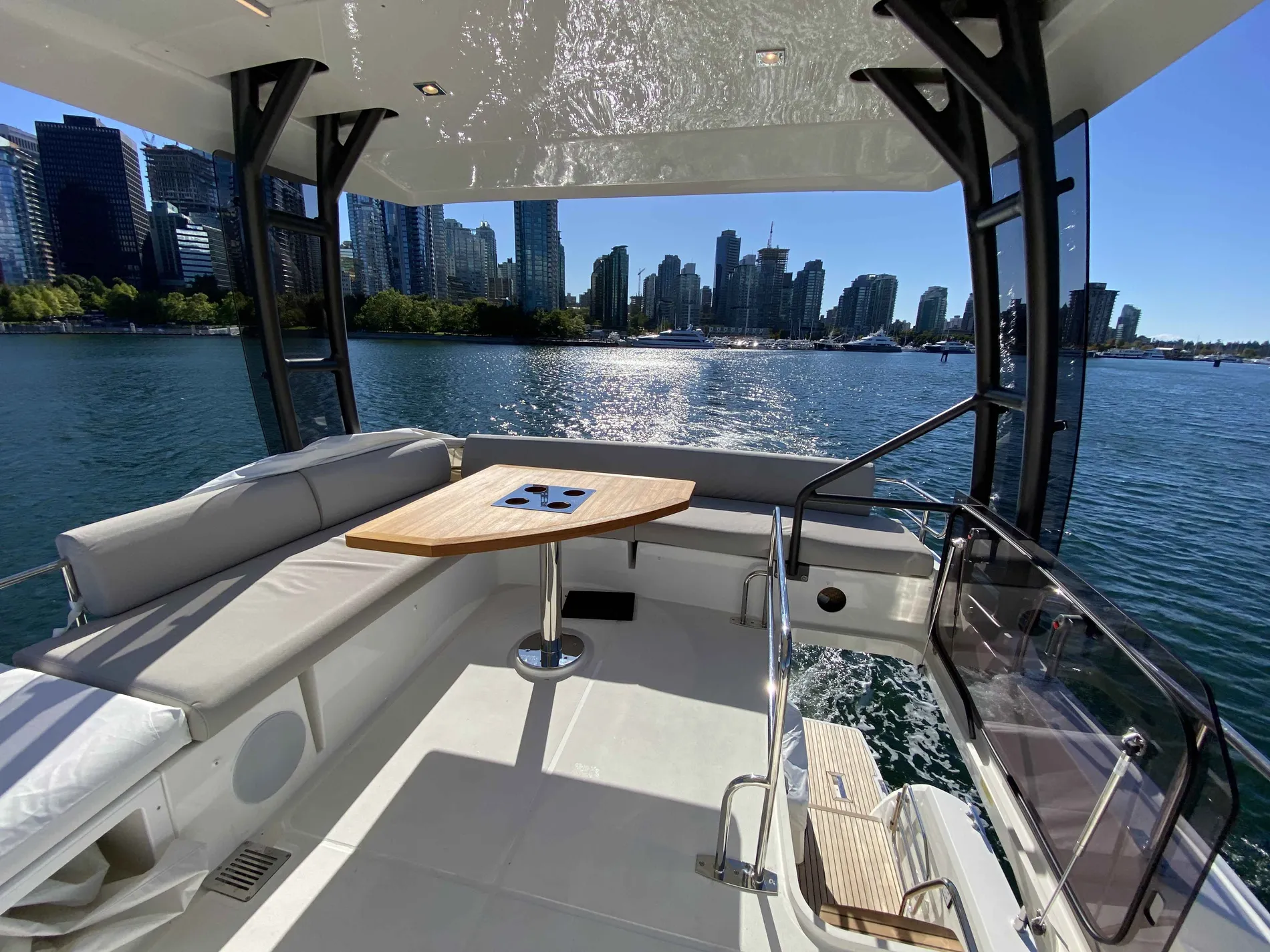 Pre-Owned 2022 Prestige 460 Fly for Sale | Vancouver, BC | M&P Yacht Centre | 66c3f5f4e5cbc1e689029bbd