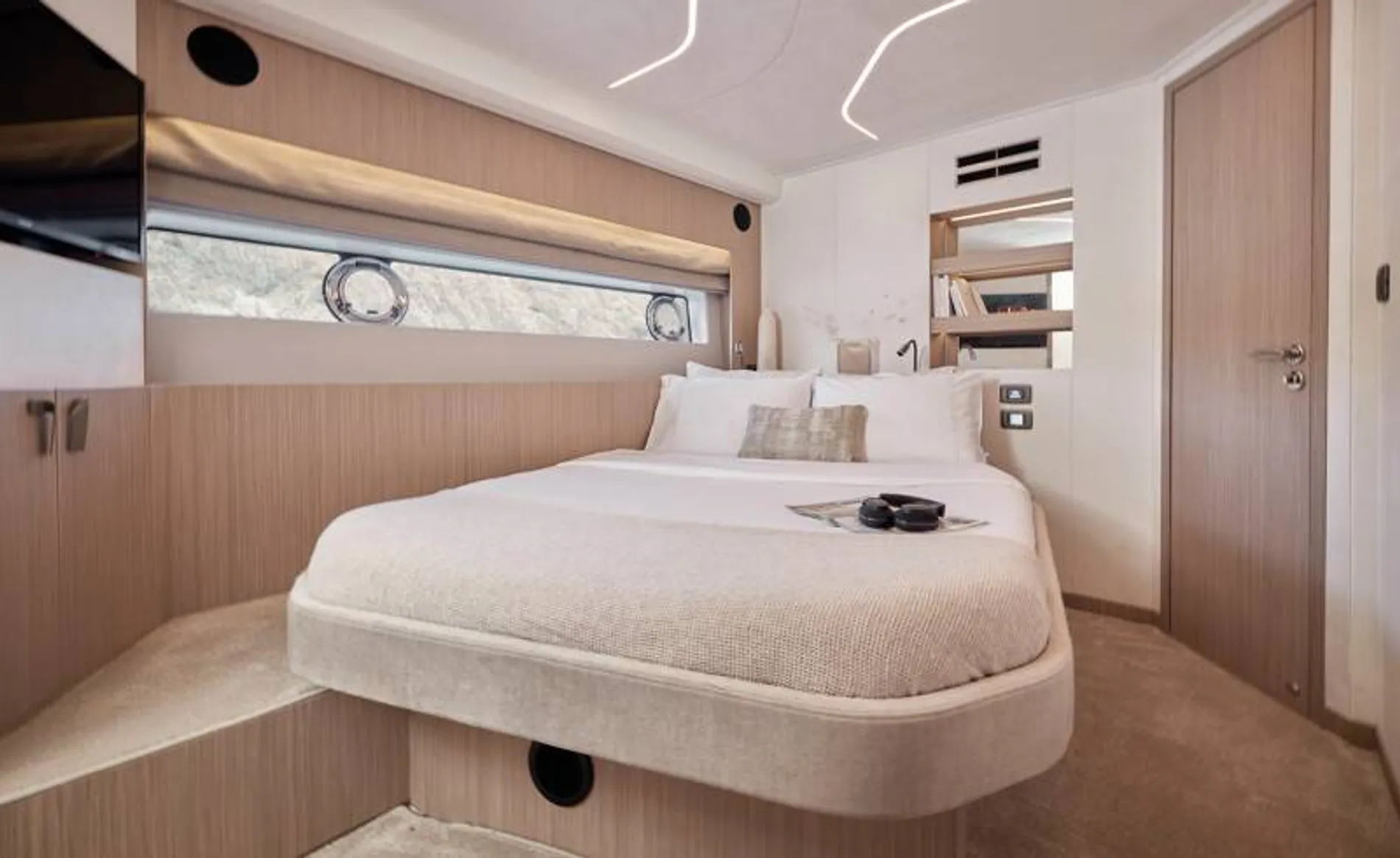 New 2027 Prestige F-Line: F5.7 for Sale | Vancouver, BC | M&P Yacht Centre | 66e9de92a7398bc5ef0e4883