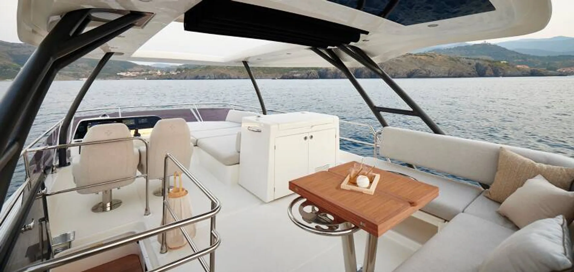 New 2027 Prestige F-Line: F5.7 for Sale | Vancouver, BC | M&P Yacht Centre | 66e9de92a7398bc5ef0e4883