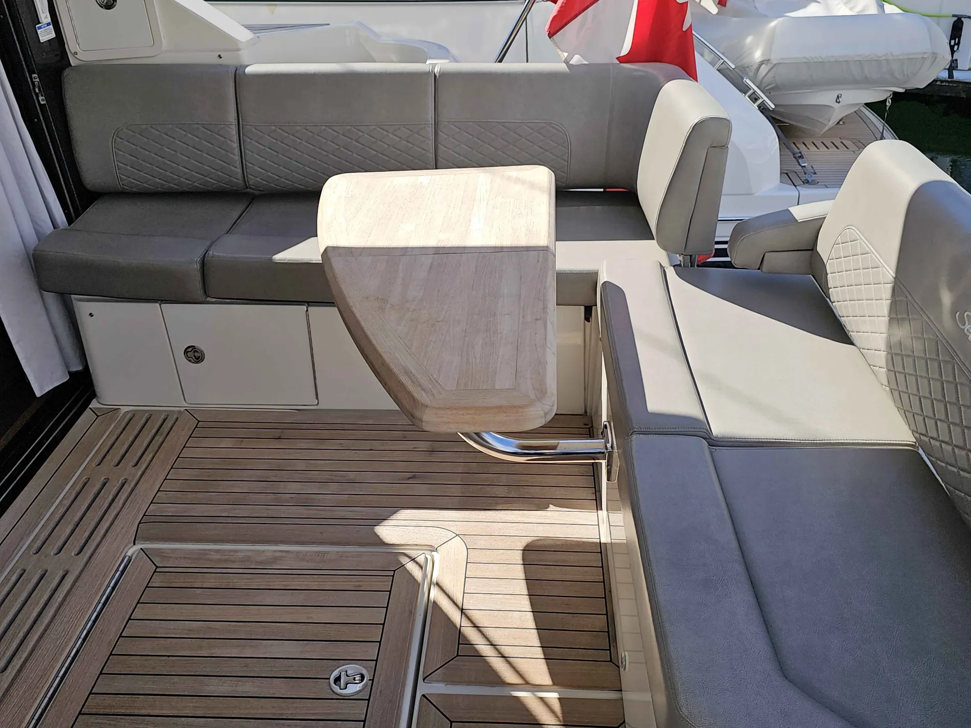 Pre-Owned 2018 Sea ray 460 Fly for Sale | Vancouver, BC | M&P Yacht Centre | 66ecfa72919c1d8b990e22f0