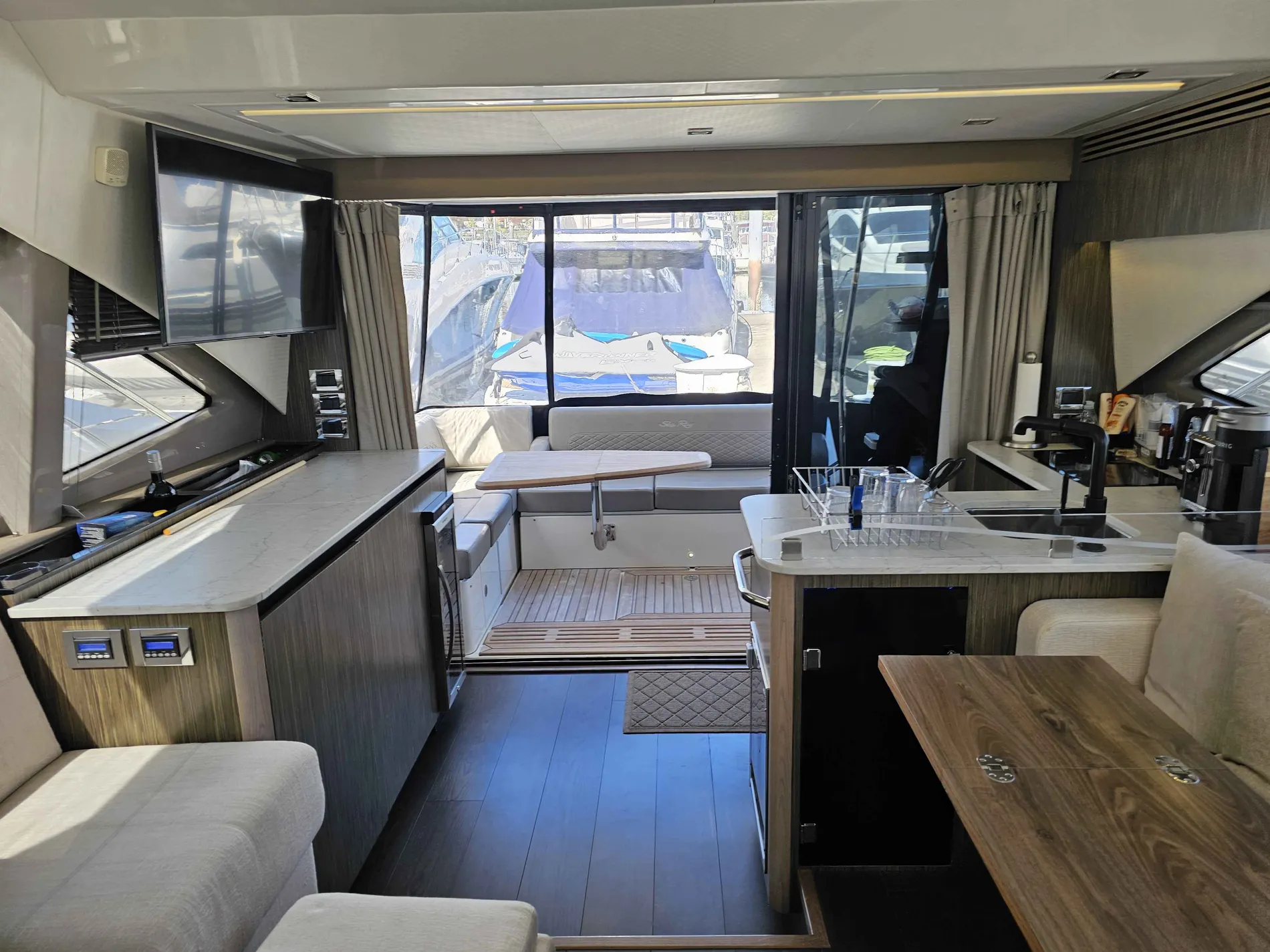 Pre-Owned 2018 Sea ray 460 Fly for Sale | Vancouver, BC | M&P Yacht Centre | 66ecfa72919c1d8b990e22f0