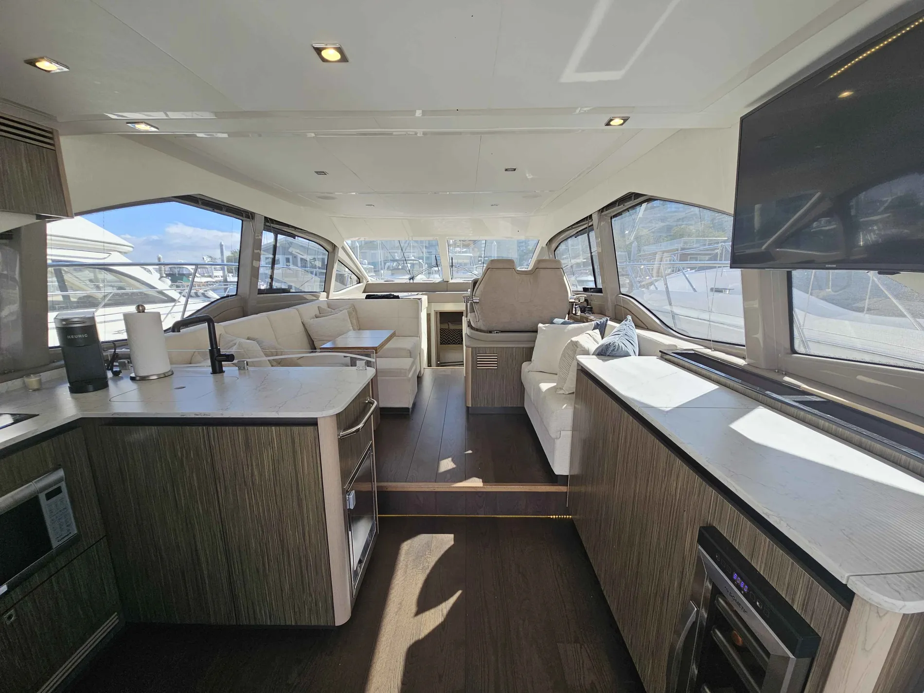 Pre-Owned 2018 Sea ray 460 Fly for Sale | Vancouver, BC | M&P Yacht Centre | 66ecfa72919c1d8b990e22f0