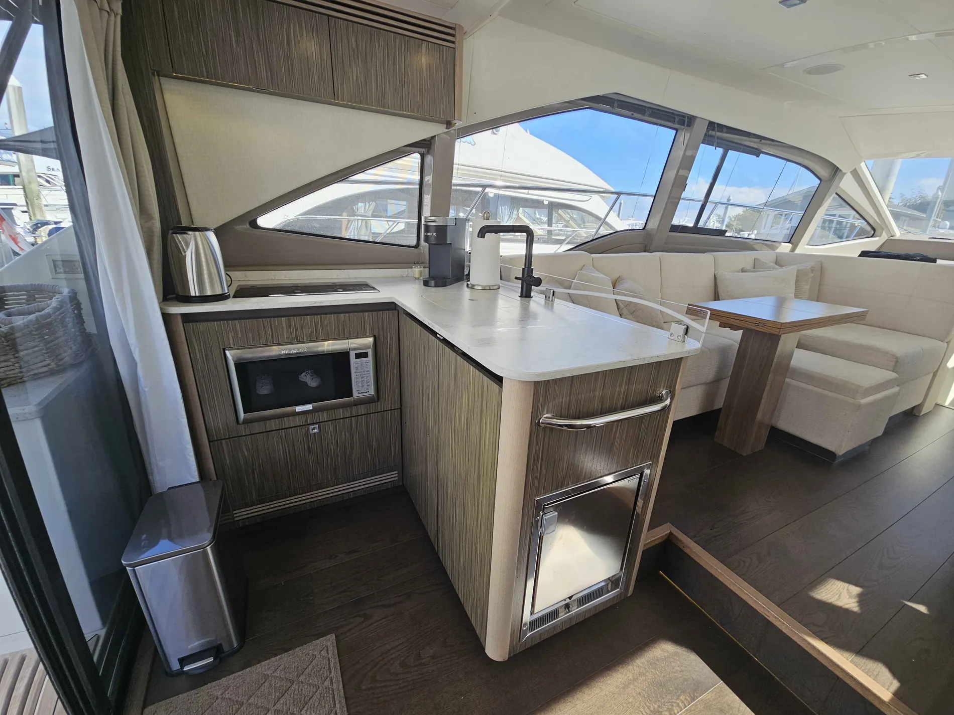 Pre-Owned 2018 Sea ray 460 Fly for Sale | Vancouver, BC | M&P Yacht Centre | 66ecfa72919c1d8b990e22f0