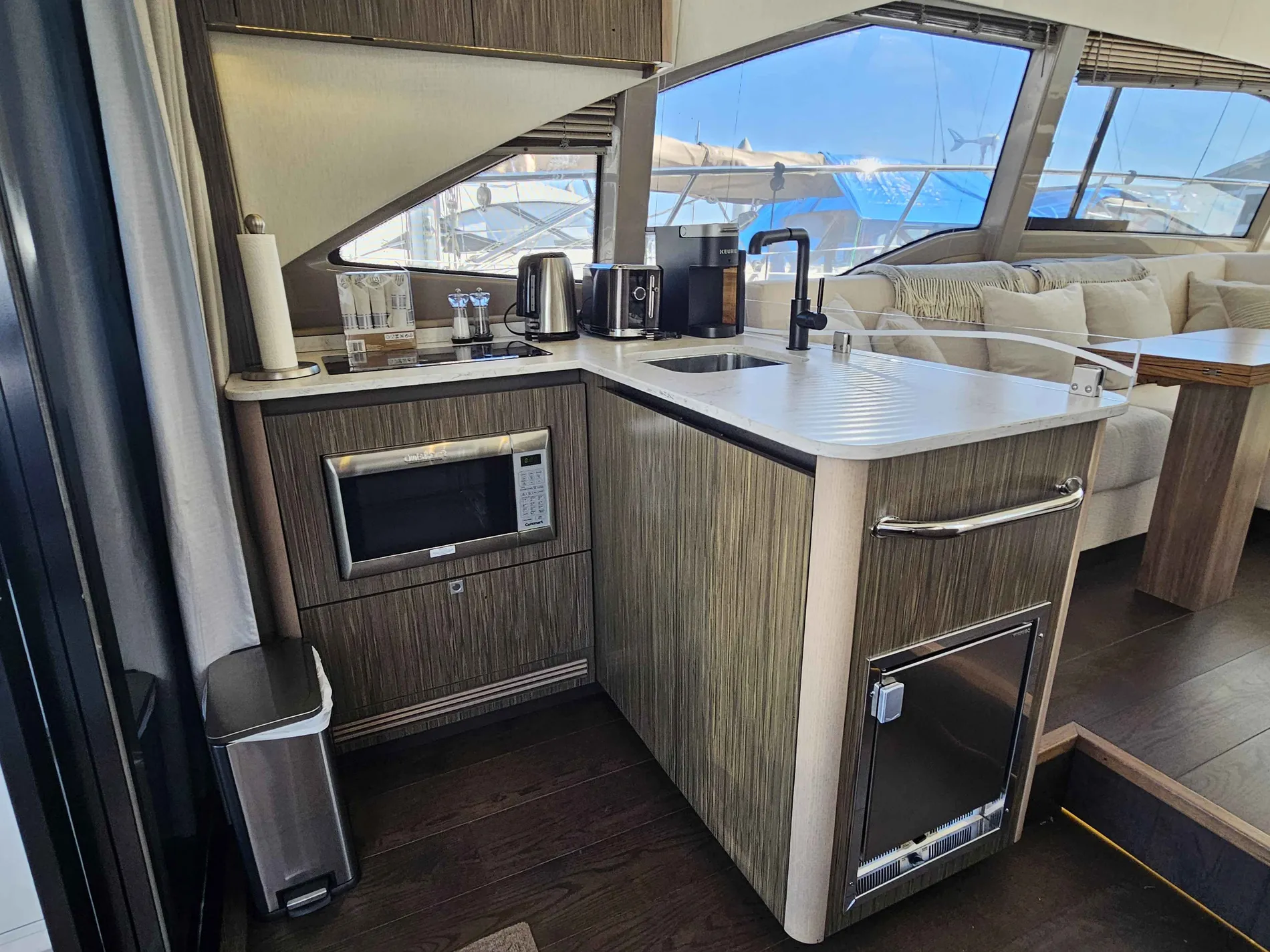 Pre-Owned 2018 Sea ray 460 Fly for Sale | Vancouver, BC | M&P Yacht Centre | 66ecfa72919c1d8b990e22f0