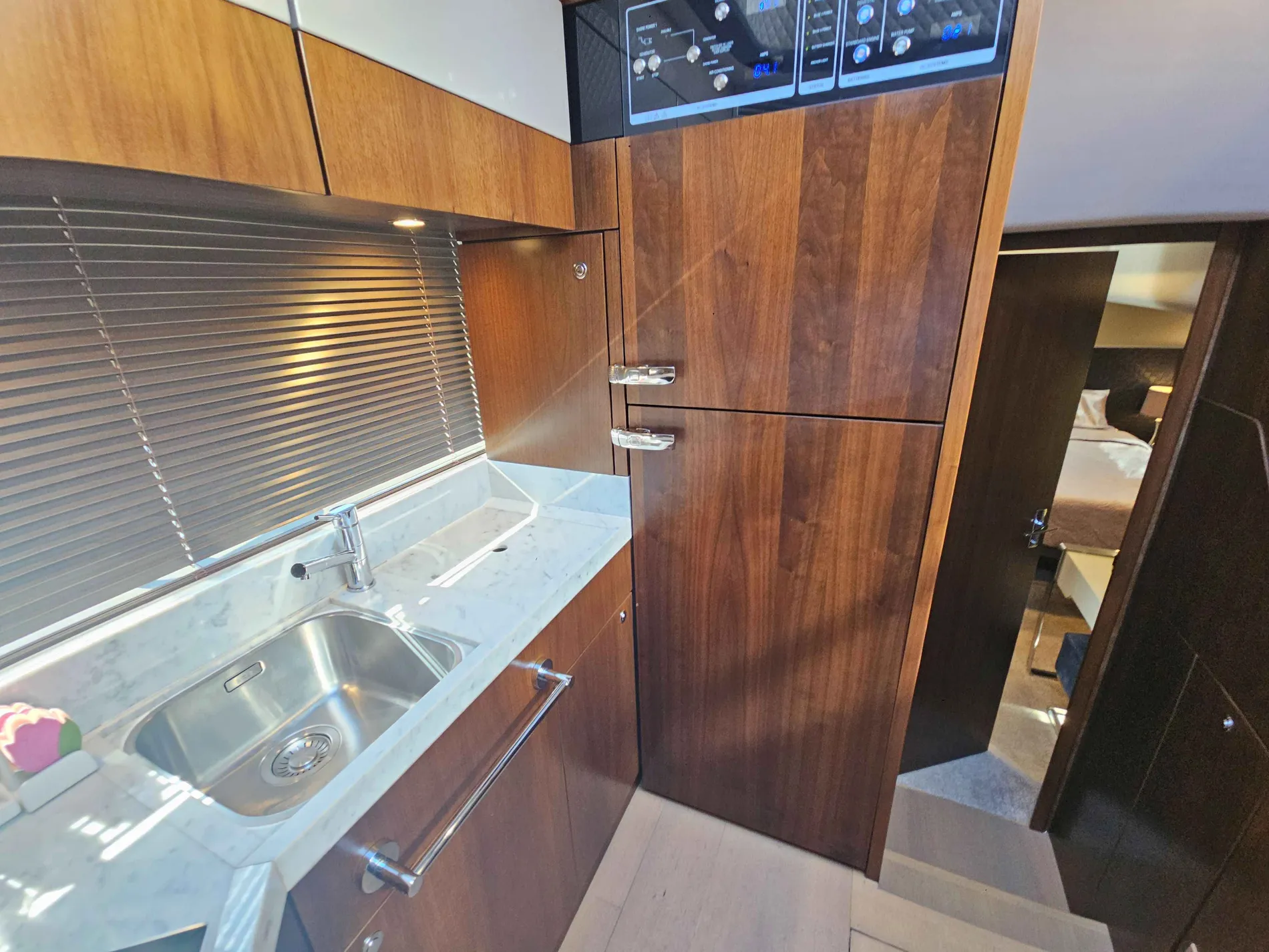 Pre-Owned 2016 Fairline Targa 53 GT for Sale | Vancouver, BC | M&P Yacht Centre | 66f5ef268b31e8f29a0544cc
