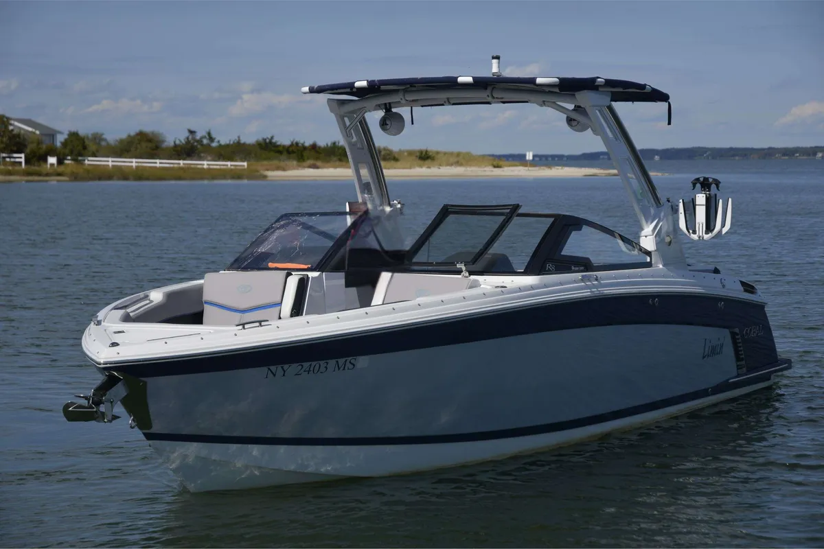 2021 Cobalt R8 SURF