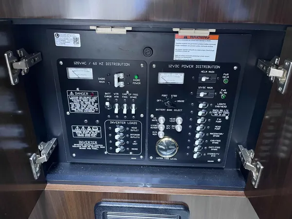 2021 Cruisers Yachts 338 CX IO detail image 20