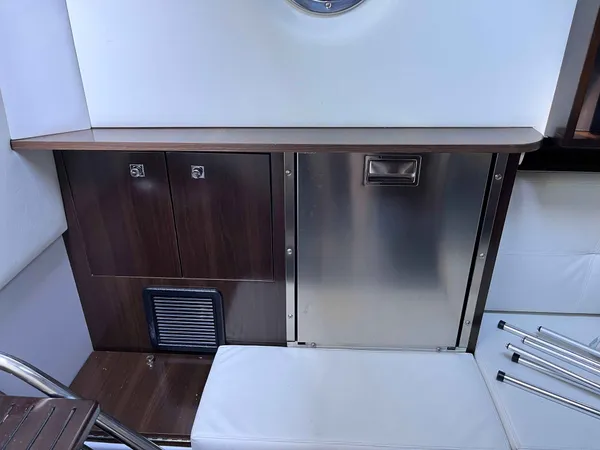 2021 Cruisers Yachts 338 CX IO detail image 14