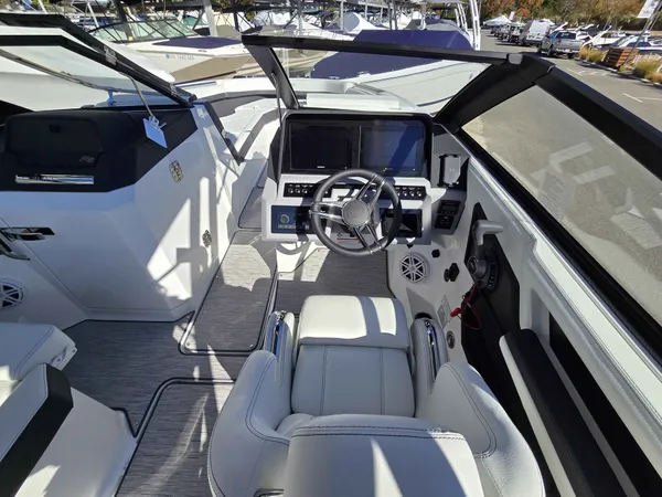 2025 Cobalt R8 detail image 8