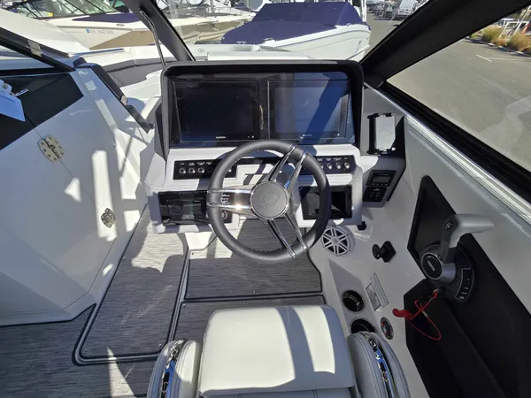 2025 Cobalt R8 detail image 9