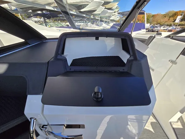 2025 Cobalt R8 detail image 11