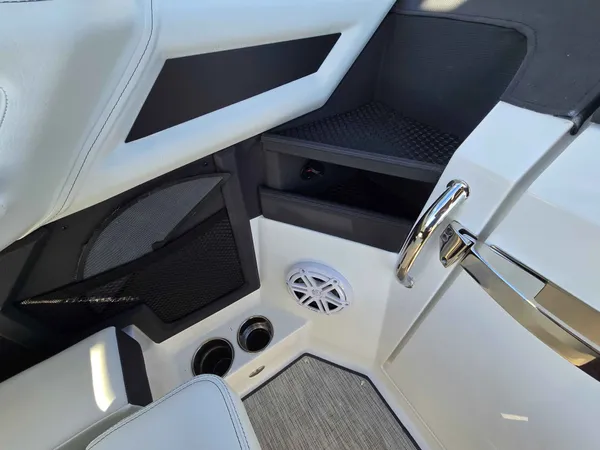 2025 Cobalt R8 detail image 12