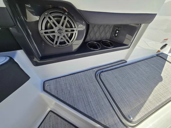 2025 Cobalt R8 detail image 7