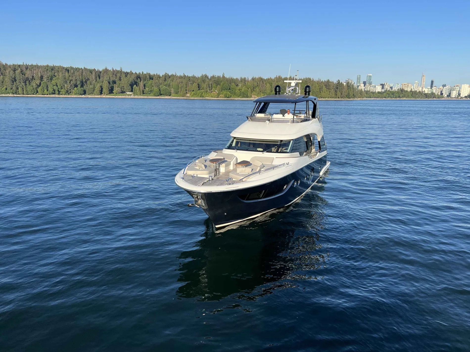 Pre-Owned 2020 Monte carlo yachts MCY 70 for Sale | Vancouver, BC | M&P Yacht Centre | 671c41a6e0487651320fbc50