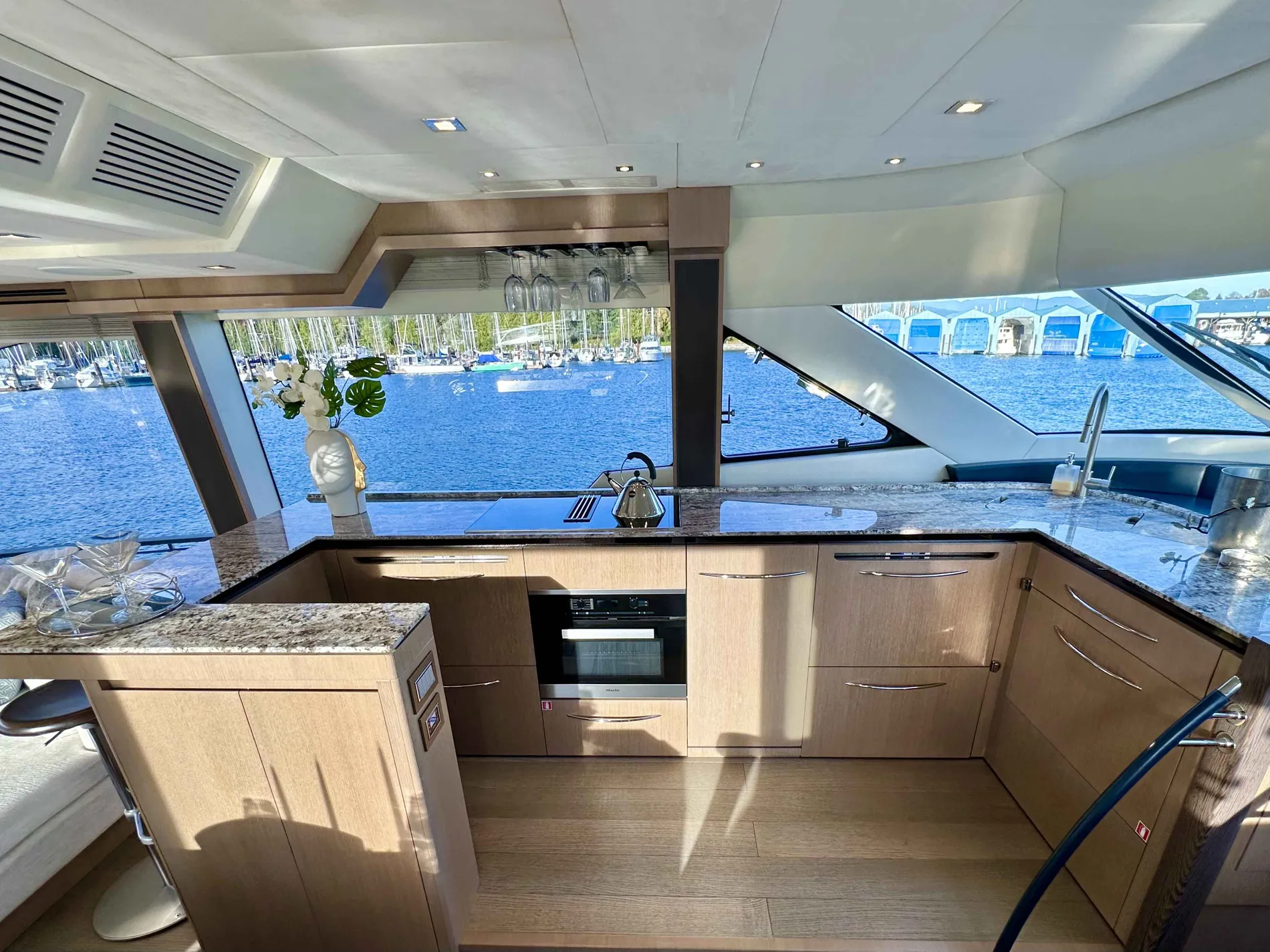 Pre-Owned 2020 Monte carlo yachts MCY 70 for Sale | Vancouver, BC | M&P Yacht Centre | 671c41a6e0487651320fbc50