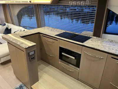 Pre-Owned 2020 Monte carlo yachts MCY 70 for Sale | Vancouver, BC | M&P Yacht Centre | 671c41a6e0487651320fbc50