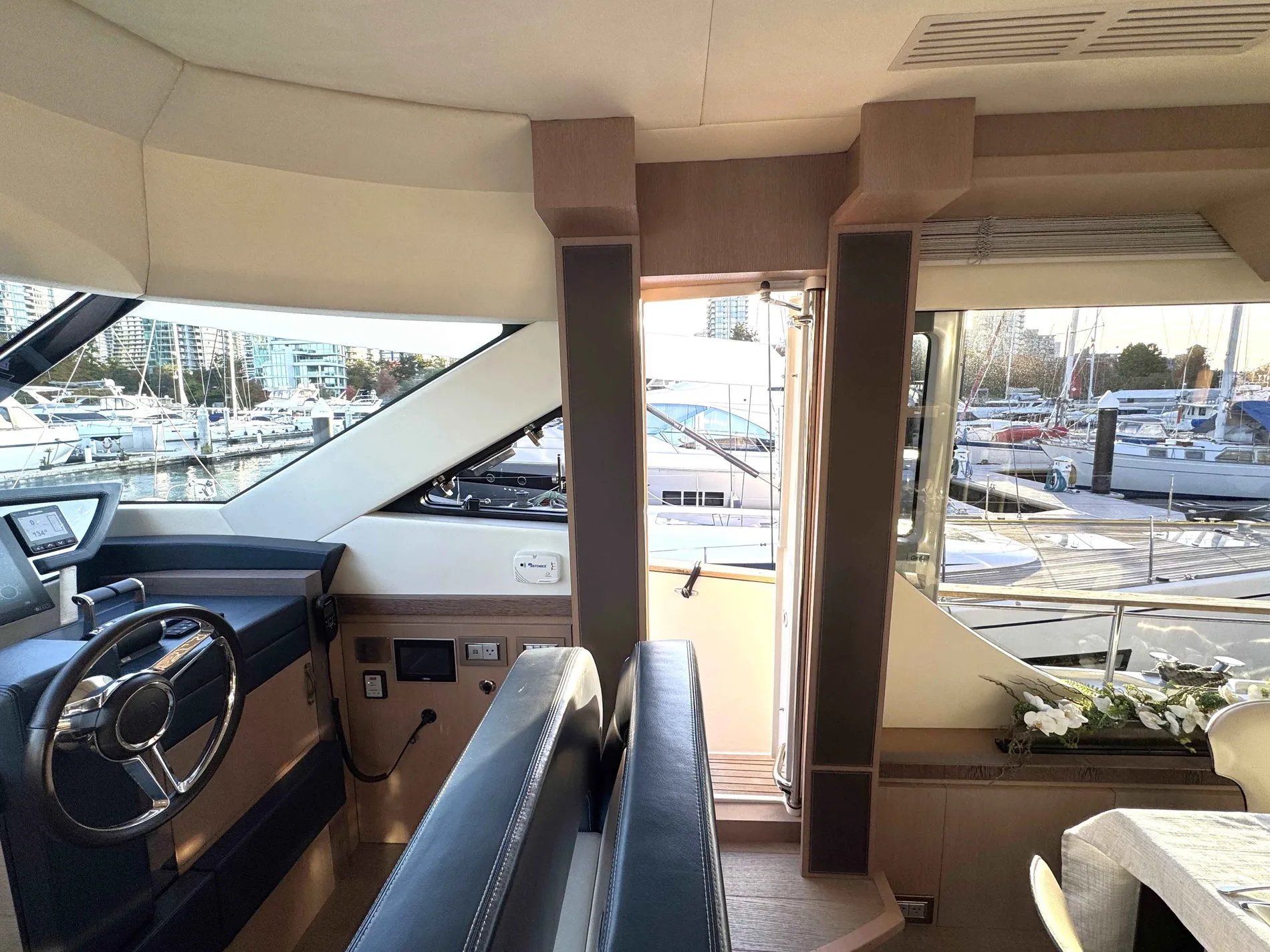 Pre-Owned 2020 Monte carlo yachts MCY 70 for Sale | Vancouver, BC | M&P Yacht Centre | 671c41a6e0487651320fbc50