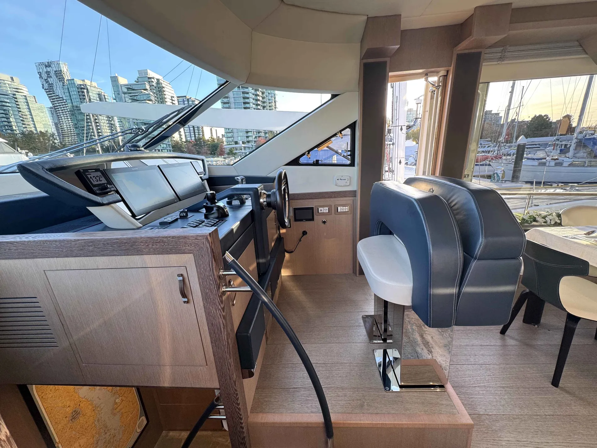 Pre-Owned 2020 Monte carlo yachts MCY 70 for Sale | Vancouver, BC | M&P Yacht Centre | 671c41a6e0487651320fbc50