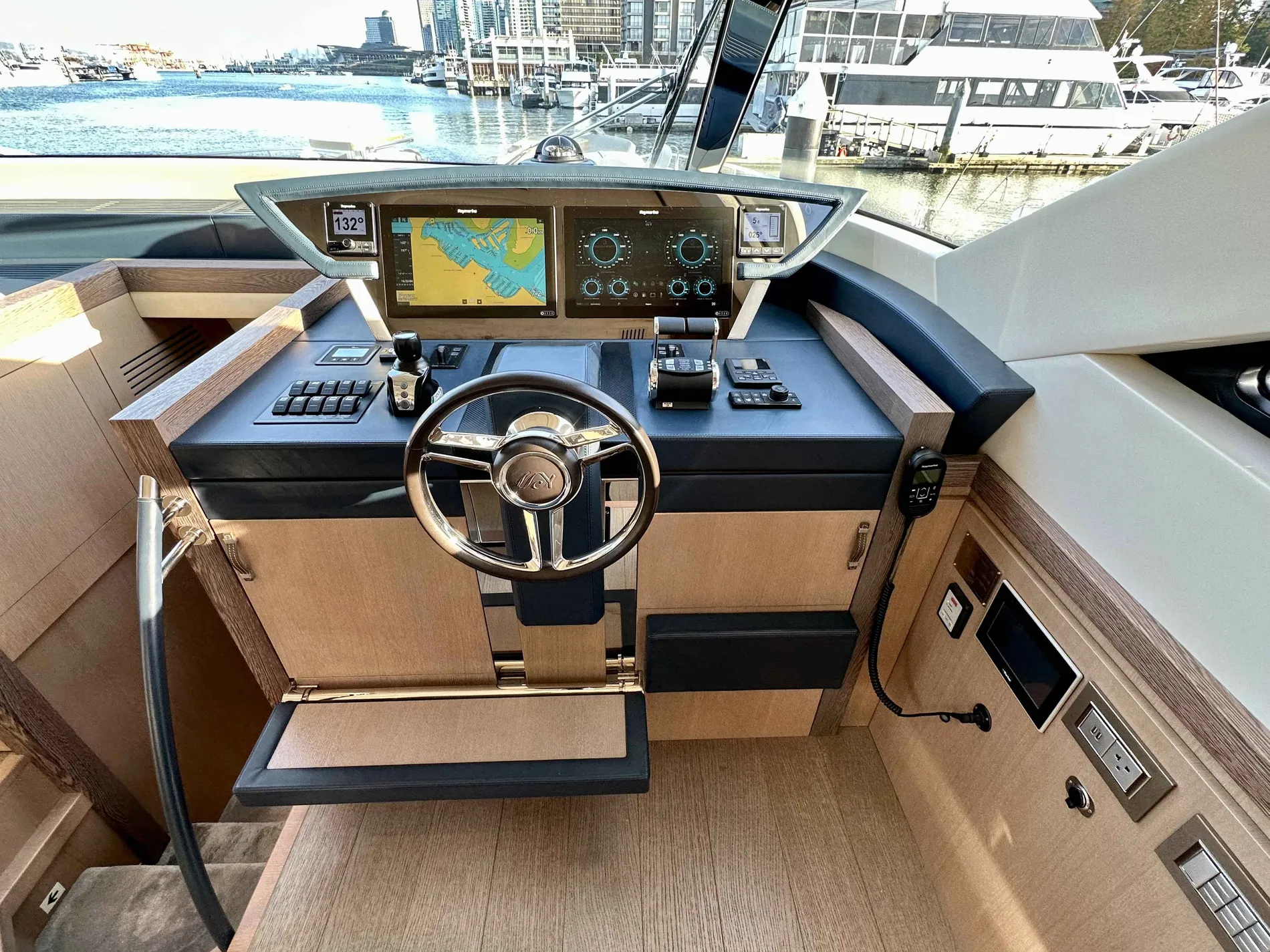 Pre-Owned 2020 Monte carlo yachts MCY 70 for Sale | Vancouver, BC | M&P Yacht Centre | 671c41a6e0487651320fbc50