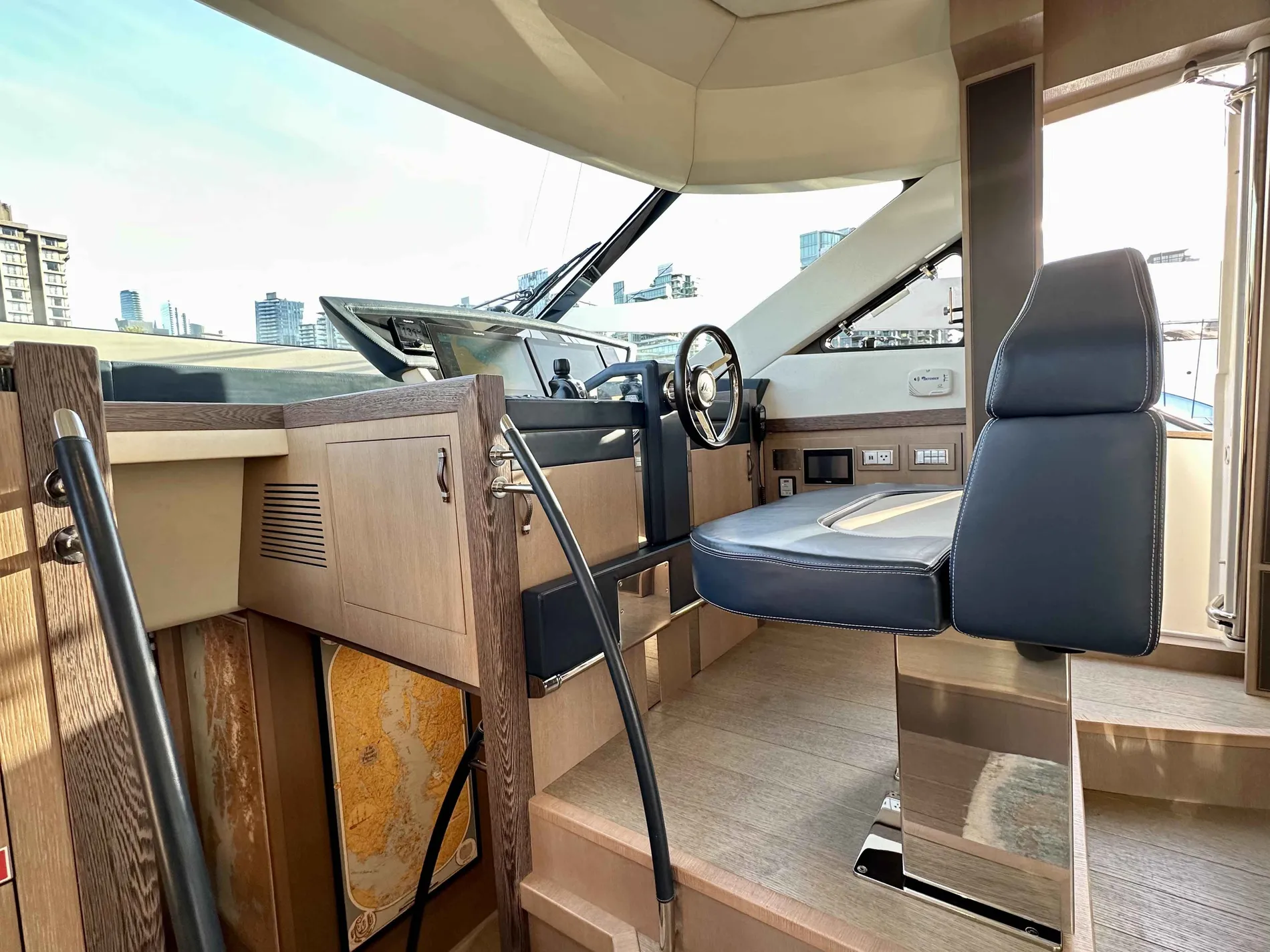 Pre-Owned 2020 Monte carlo yachts MCY 70 for Sale | Vancouver, BC | M&P Yacht Centre | 671c41a6e0487651320fbc50