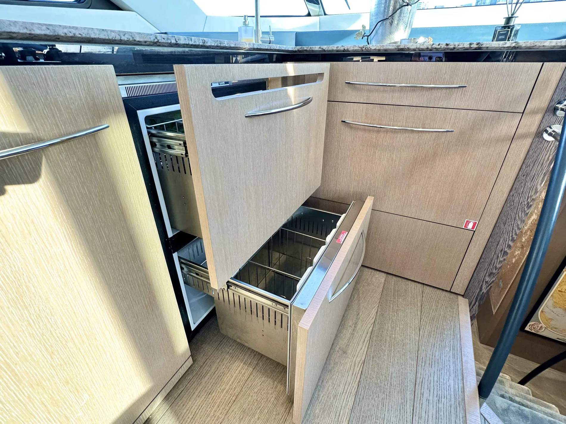 Pre-Owned 2020 Monte carlo yachts MCY 70 for Sale | Vancouver, BC | M&P Yacht Centre | 671c41a6e0487651320fbc50