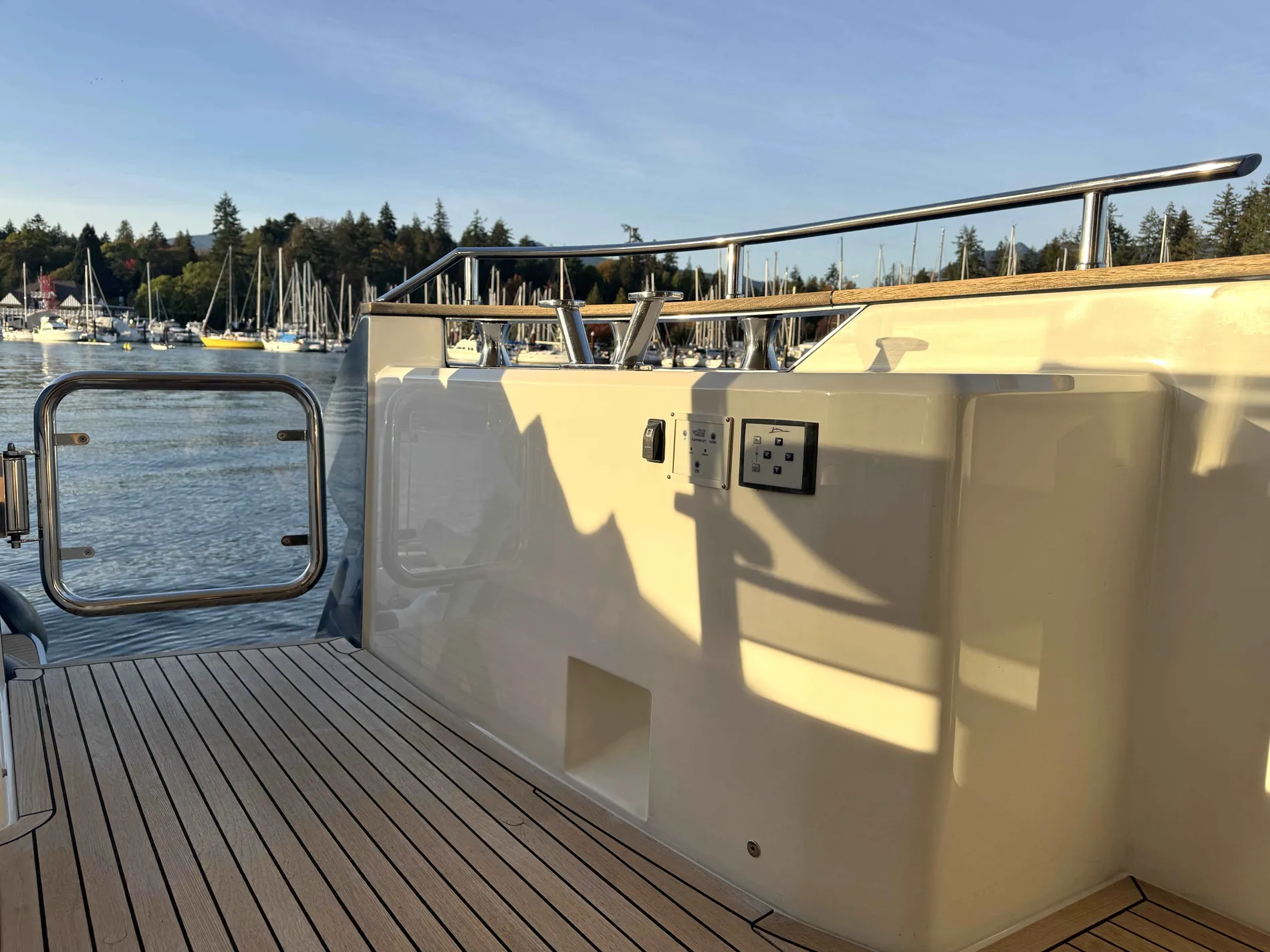 Pre-Owned 2020 Monte carlo yachts MCY 70 for Sale | Vancouver, BC | M&P Yacht Centre | 671c41a6e0487651320fbc50