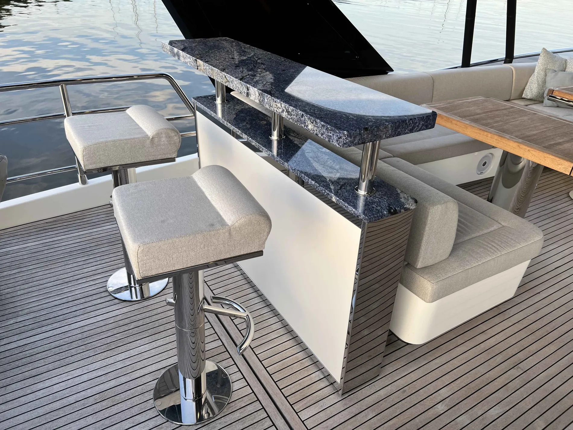 Pre-Owned 2020 Monte carlo yachts MCY 70 for Sale | Vancouver, BC | M&P Yacht Centre | 671c41a6e0487651320fbc50