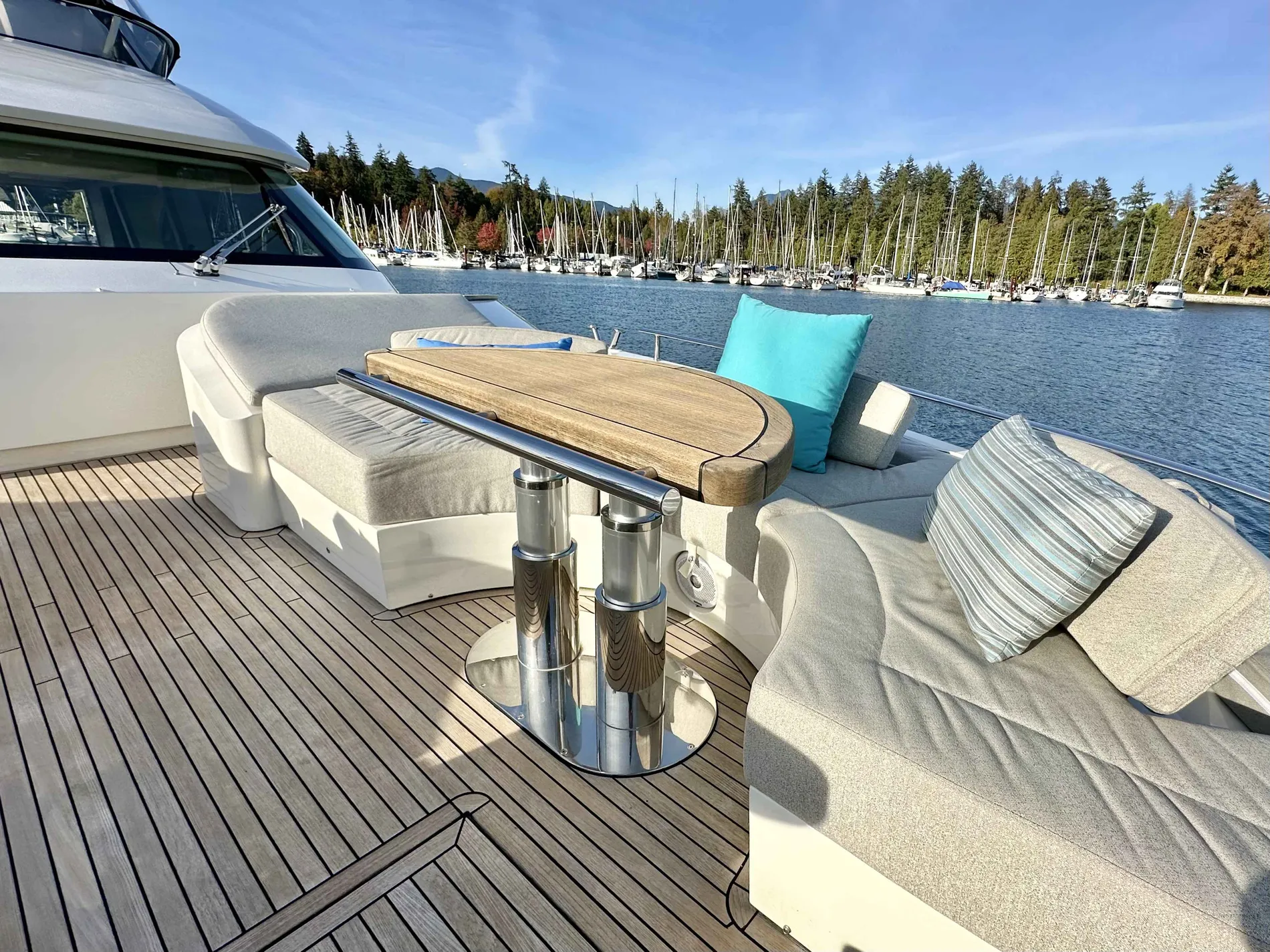 Pre-Owned 2020 Monte carlo yachts MCY 70 for Sale | Vancouver, BC | M&P Yacht Centre | 671c41a6e0487651320fbc50