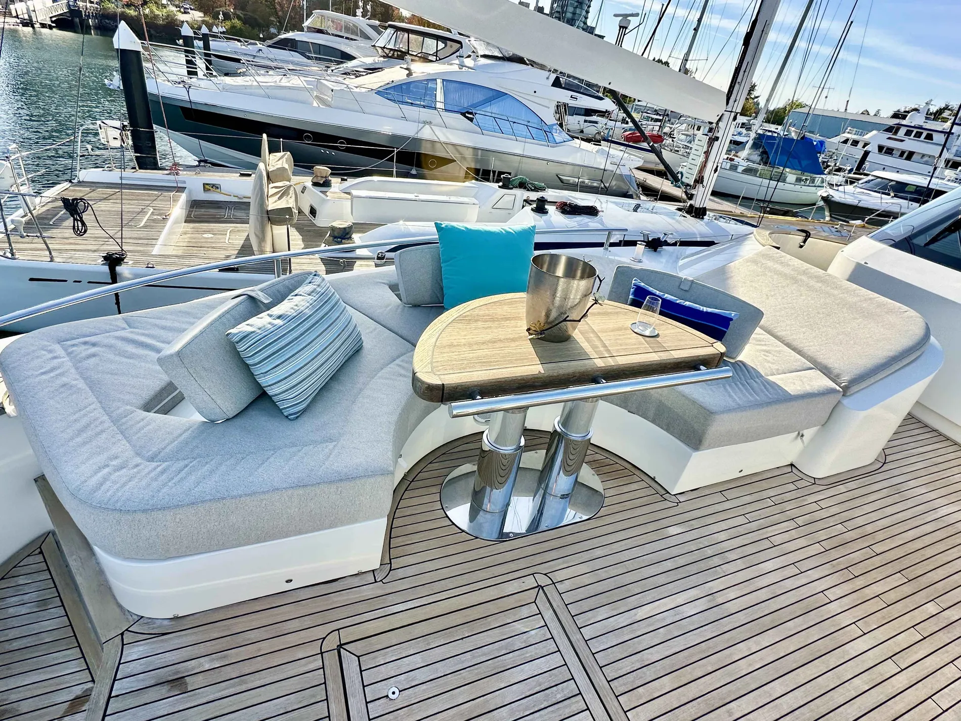 Pre-Owned 2020 Monte carlo yachts MCY 70 for Sale | Vancouver, BC | M&P Yacht Centre | 671c41a6e0487651320fbc50