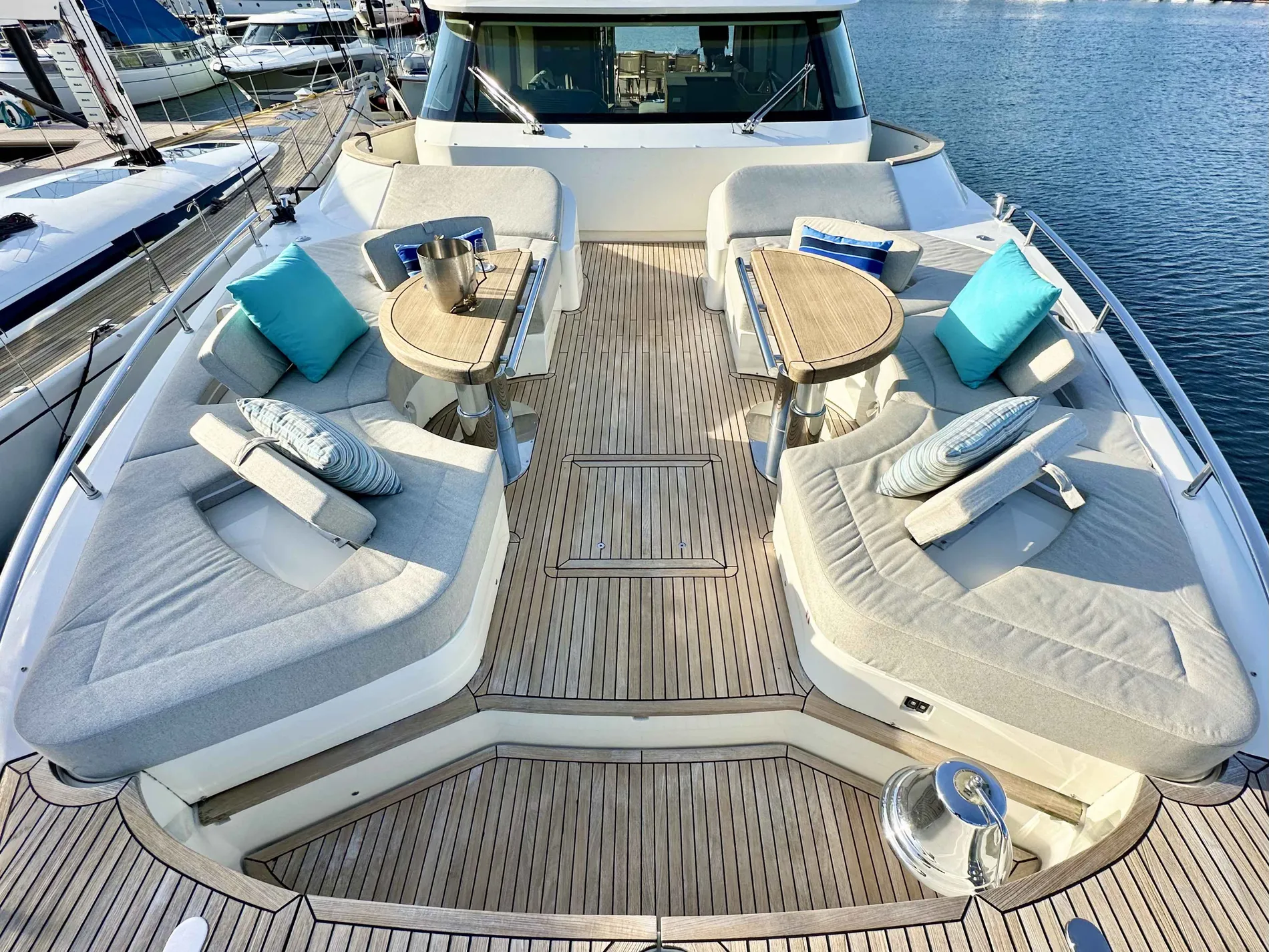 Pre-Owned 2020 Monte carlo yachts MCY 70 for Sale | Vancouver, BC | M&P Yacht Centre | 671c41a6e0487651320fbc50
